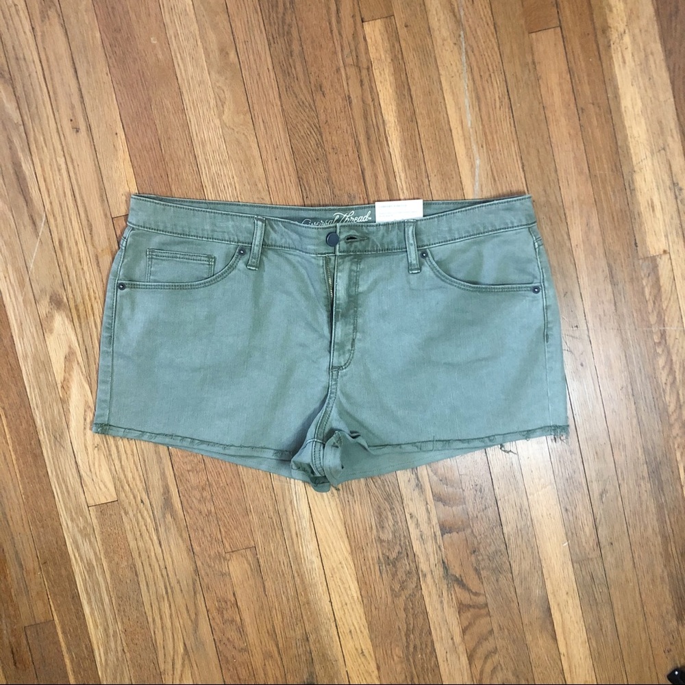 OLIVE GREEN HIGH RISE SHORTS